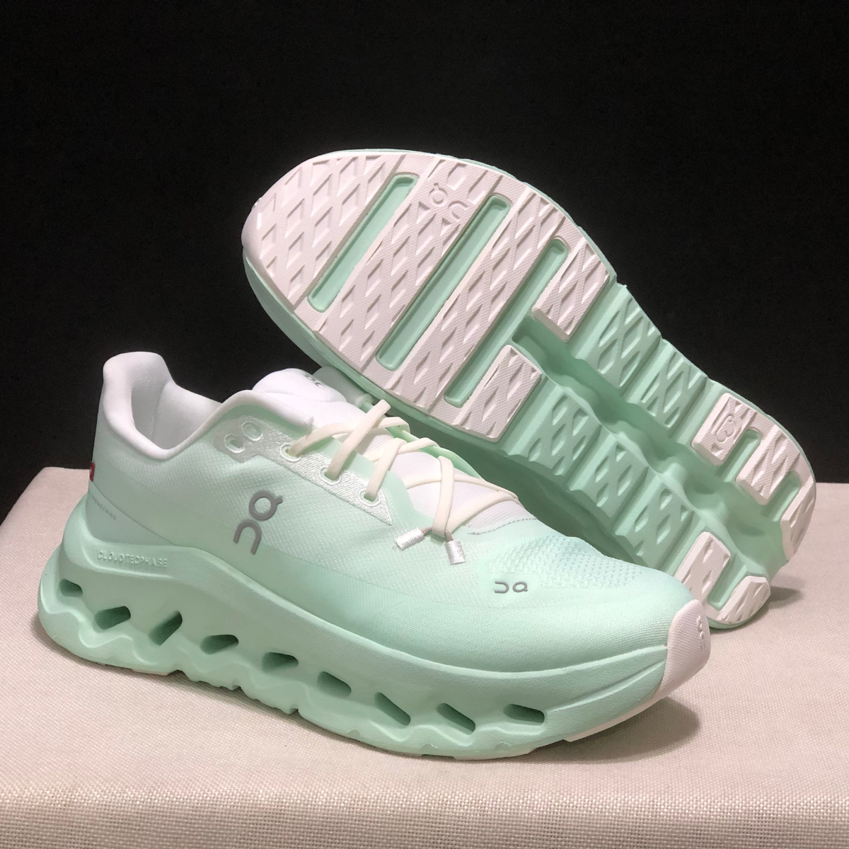 Cloudtilt - White Mint