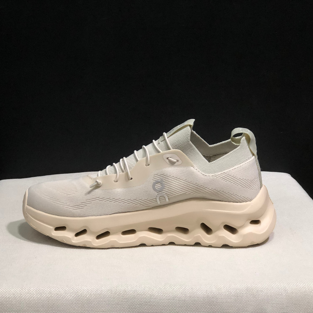 On Cloud × Loewe — Cloudtilt Crème 2.0